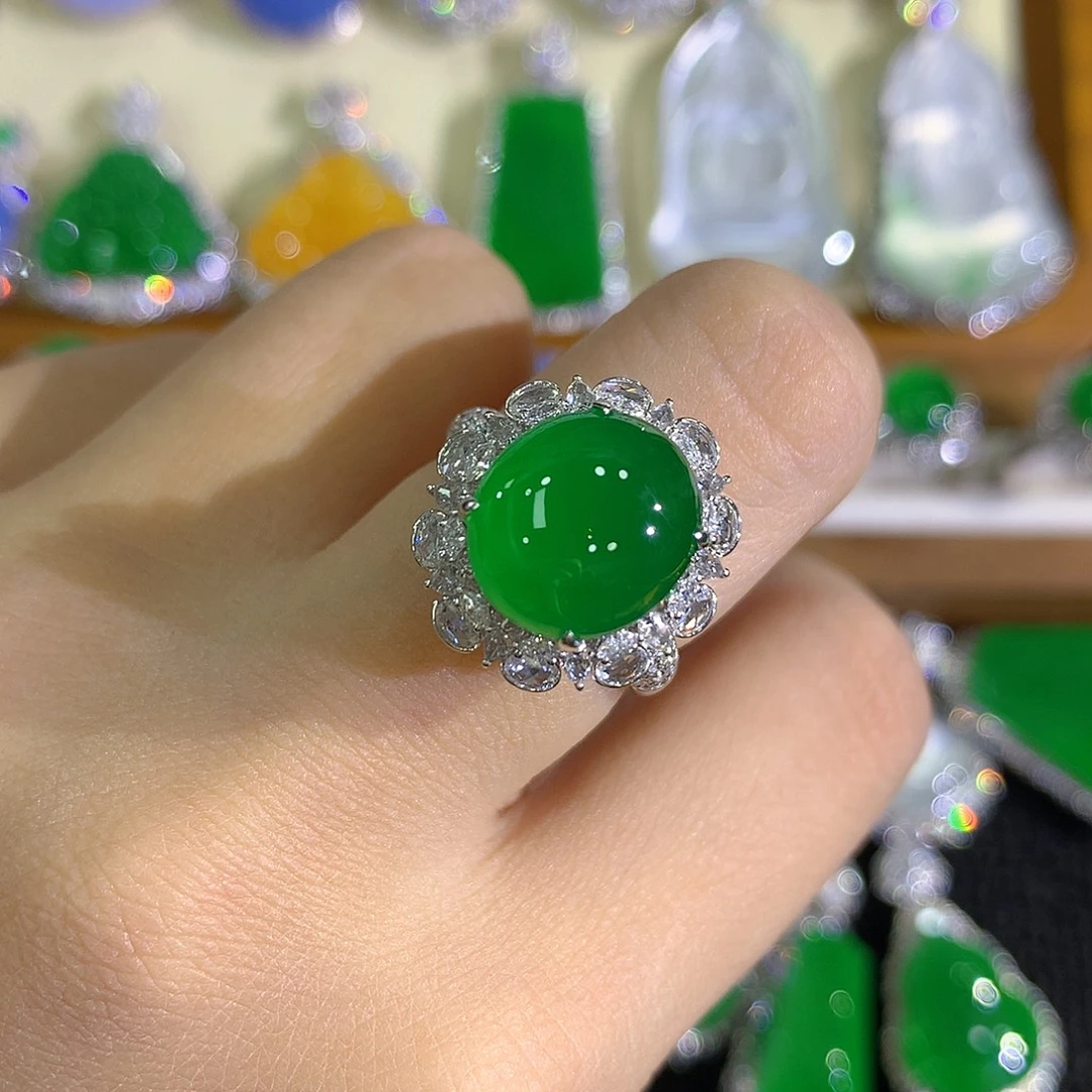 翡翠18K金镶嵌戒指蛋面