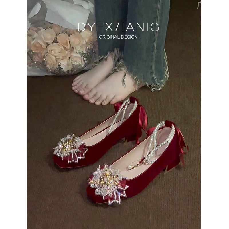 红色低跟订婚鞋新娘鞋粗跟不累脚绝美法式禾秀婚纱孕妇高跟鞋子女