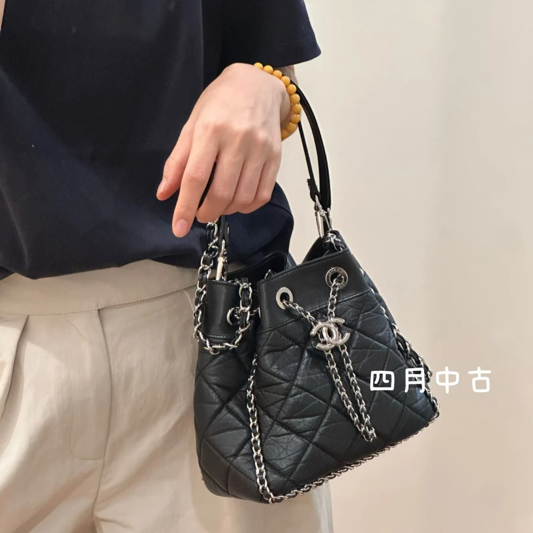 95新 Chanel/香奈儿 黑银滚边抽绳小水桶包 29开 卡标齐全