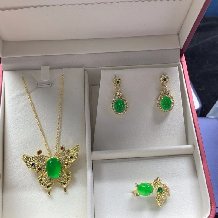 颈饰未镶嵌翡翠吊坠