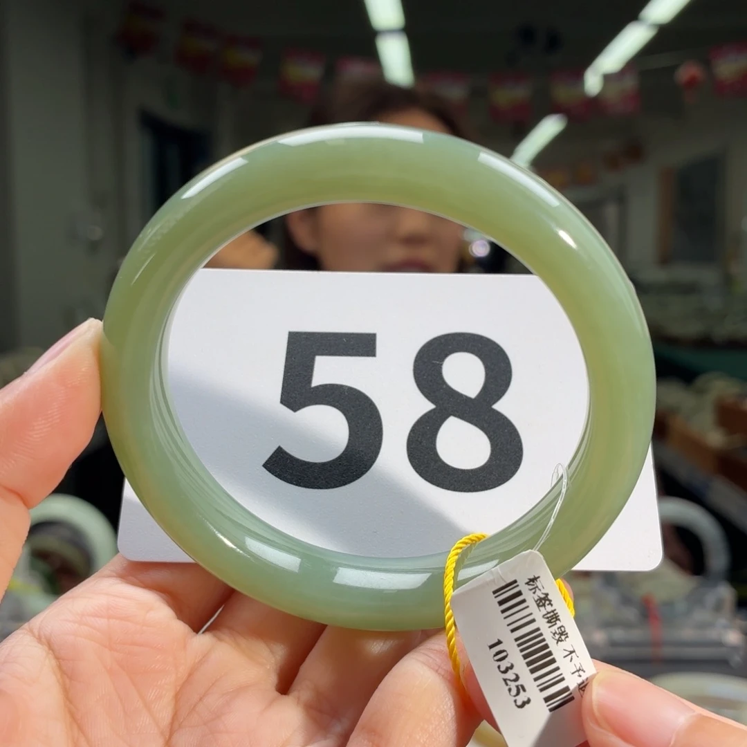 和田玉手镯未镶嵌微瑕