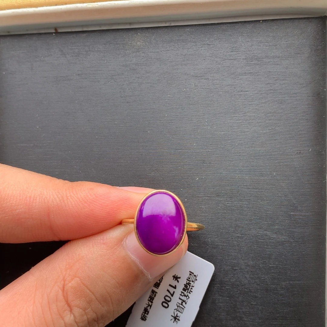 18K金镶嵌苏纪石（舒俱来）戒指