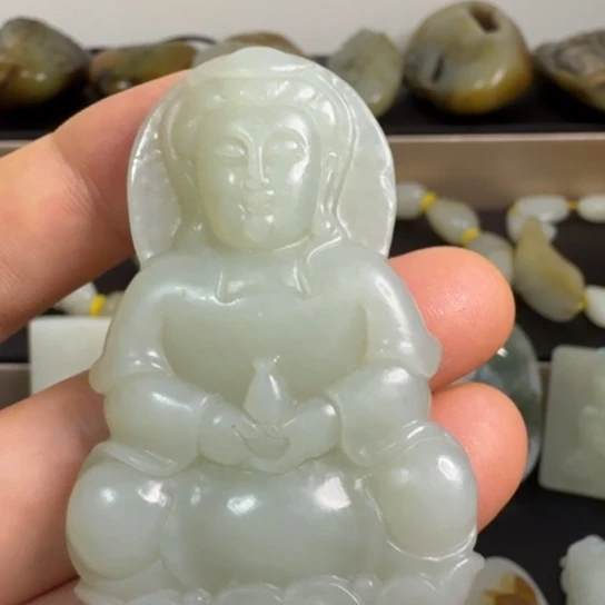 往***烟颈饰未镶嵌和田玉（白玉）