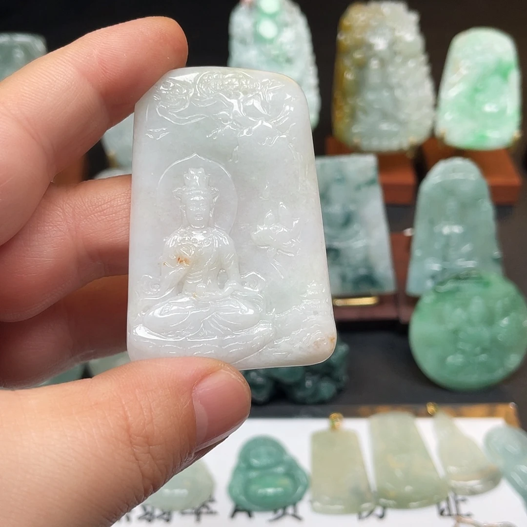 翡翠未镶嵌颈饰度母