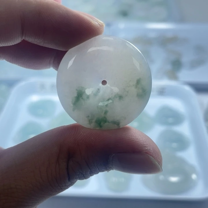 翡翠未镶嵌颈饰扣子