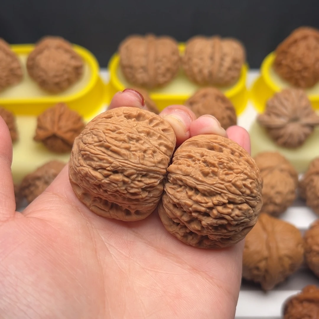 把件文玩核桃40全品绣球