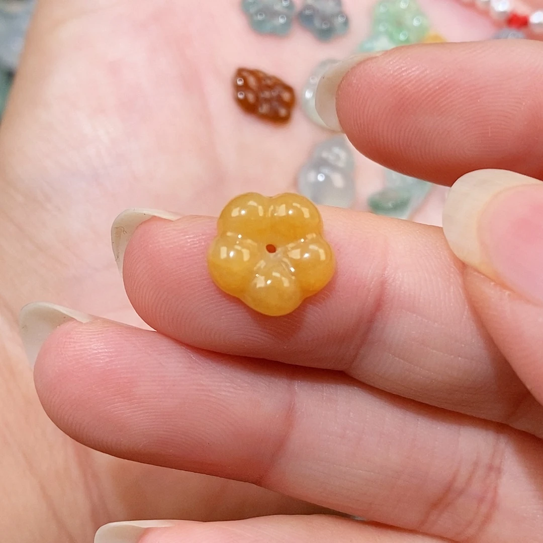 颈饰未镶嵌翡翠黄花