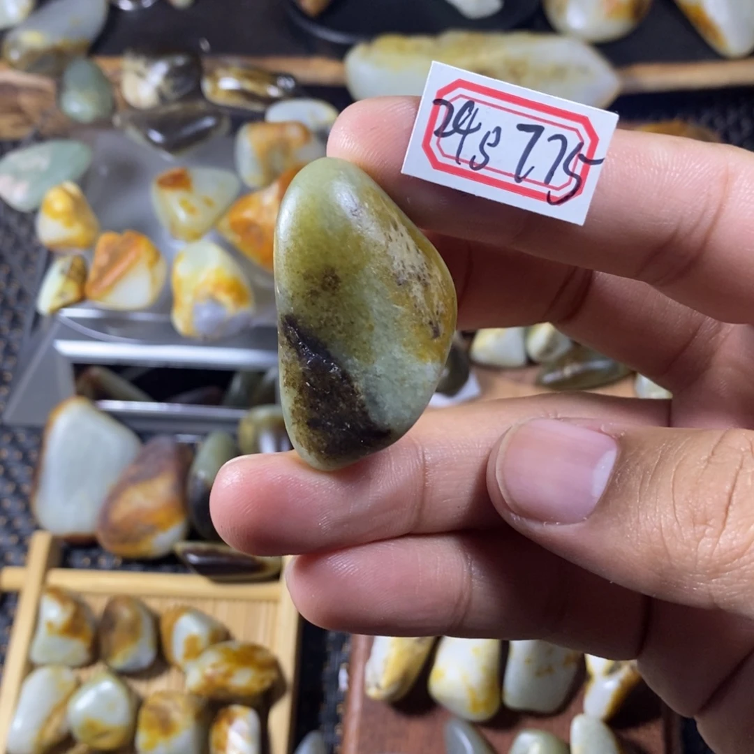 和田玉（糖玉）未镶嵌挂件