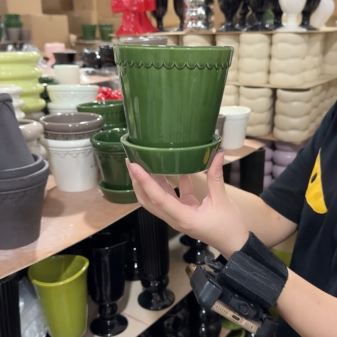 a4绿色带托花盆花盆花盆