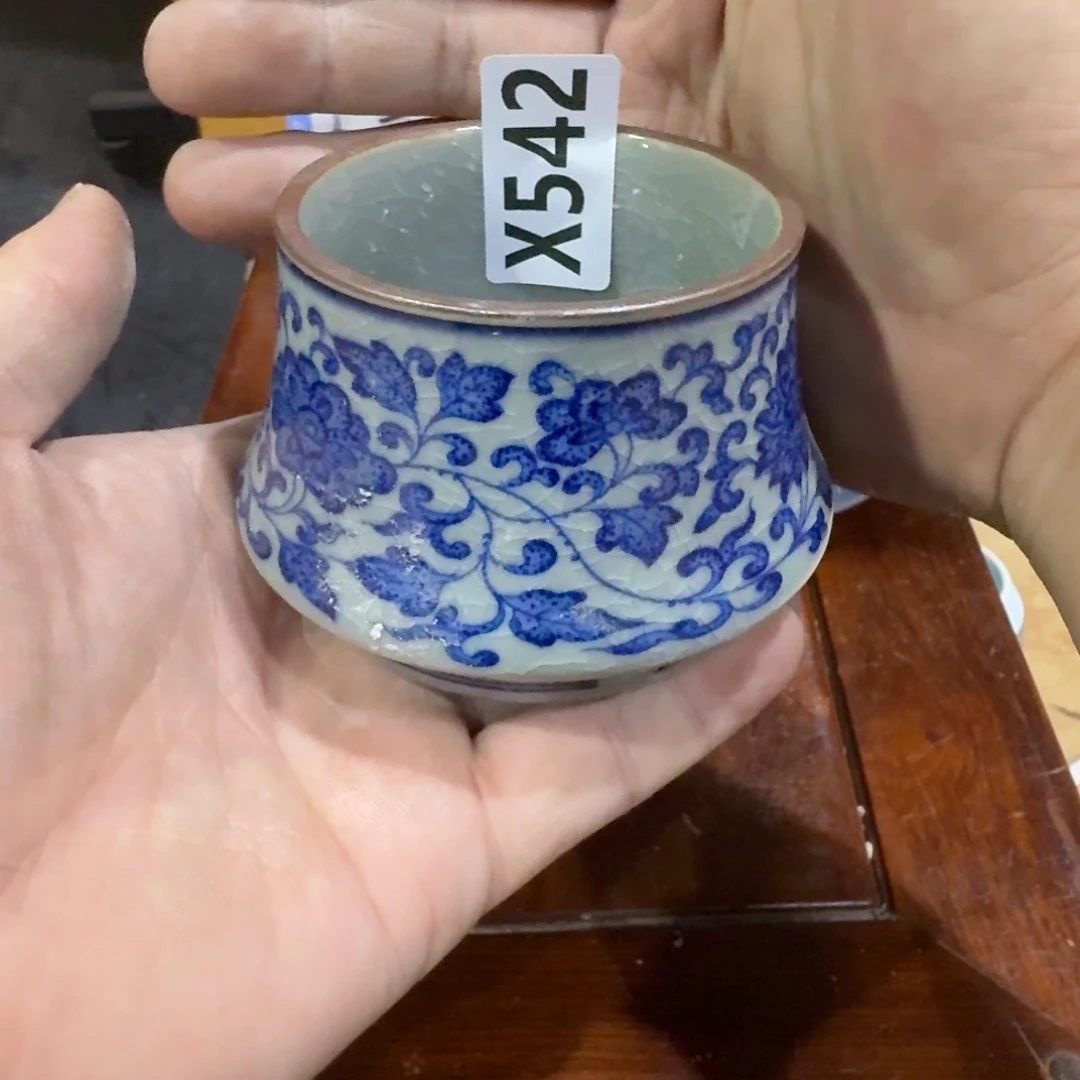 微瑕疵介意勿拍陶瓷器皿H714