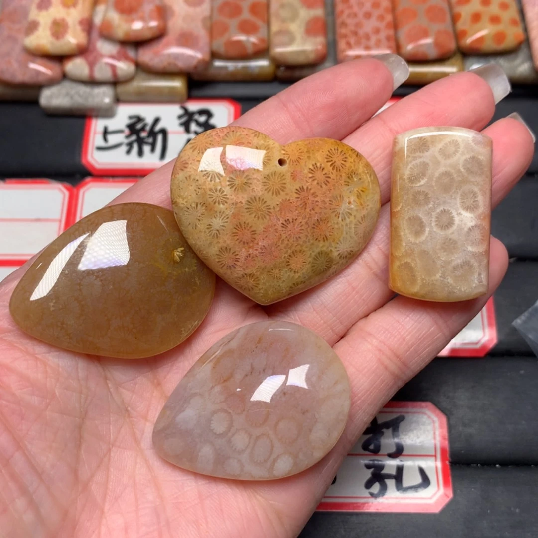 【闪购商品】未镶嵌颈饰硅化玉义**兰