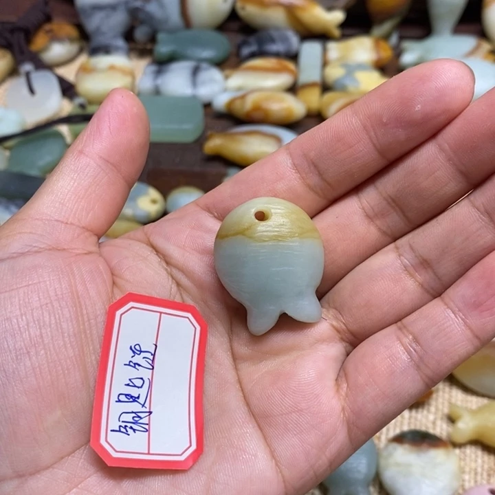 雪***儿蛇纹石玉未镶嵌颈饰