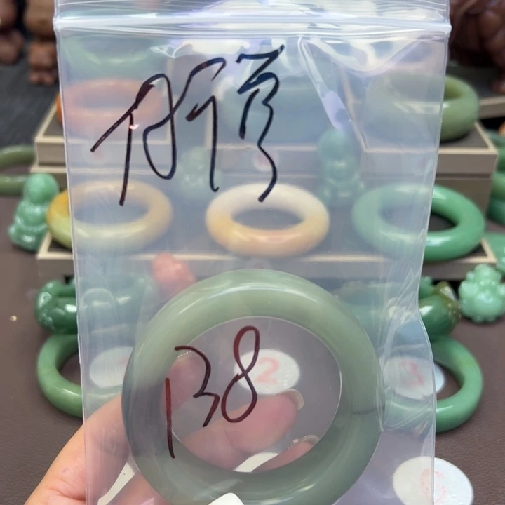 未镶嵌手镯石英岩玉伍*