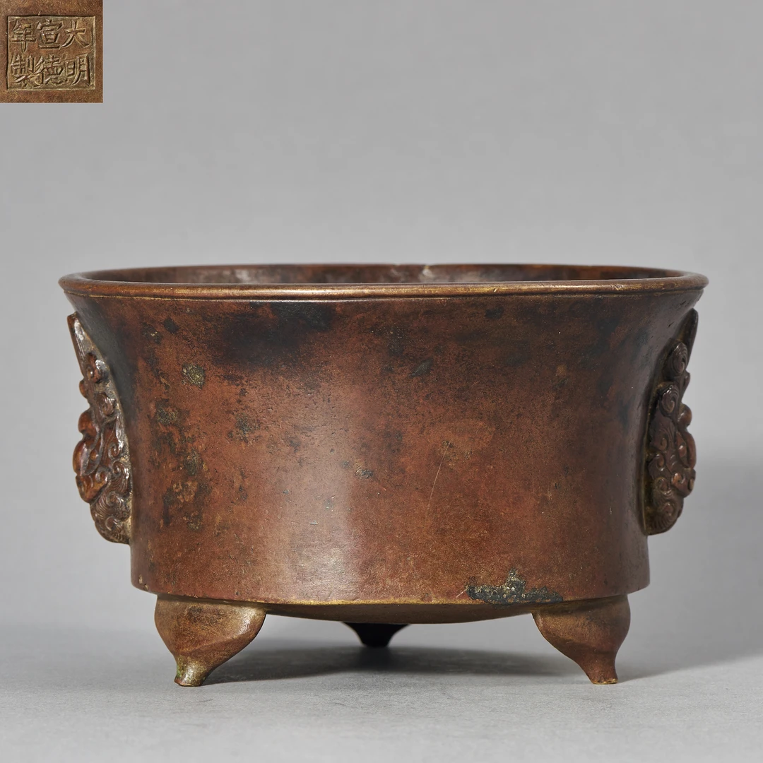 LOT017 清乾隆“大明宣德年制”款长毛天鸡耳法盏炉