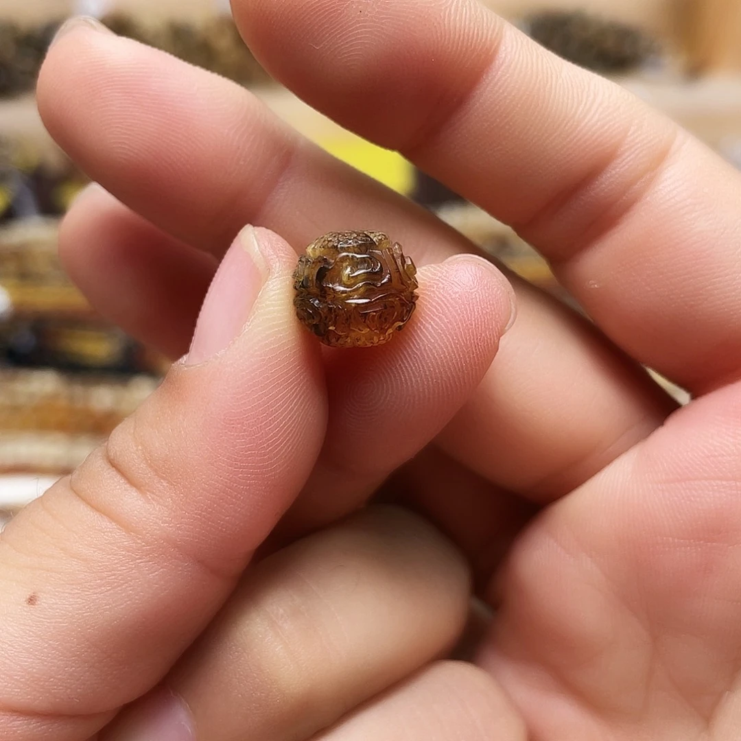 未镶嵌琥珀裸石大