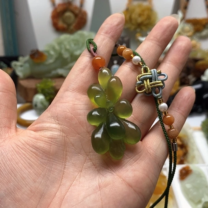 蛇纹石玉未镶嵌颈饰