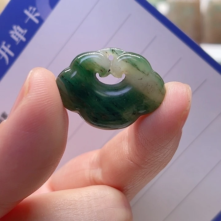 独山玉未镶嵌颈饰