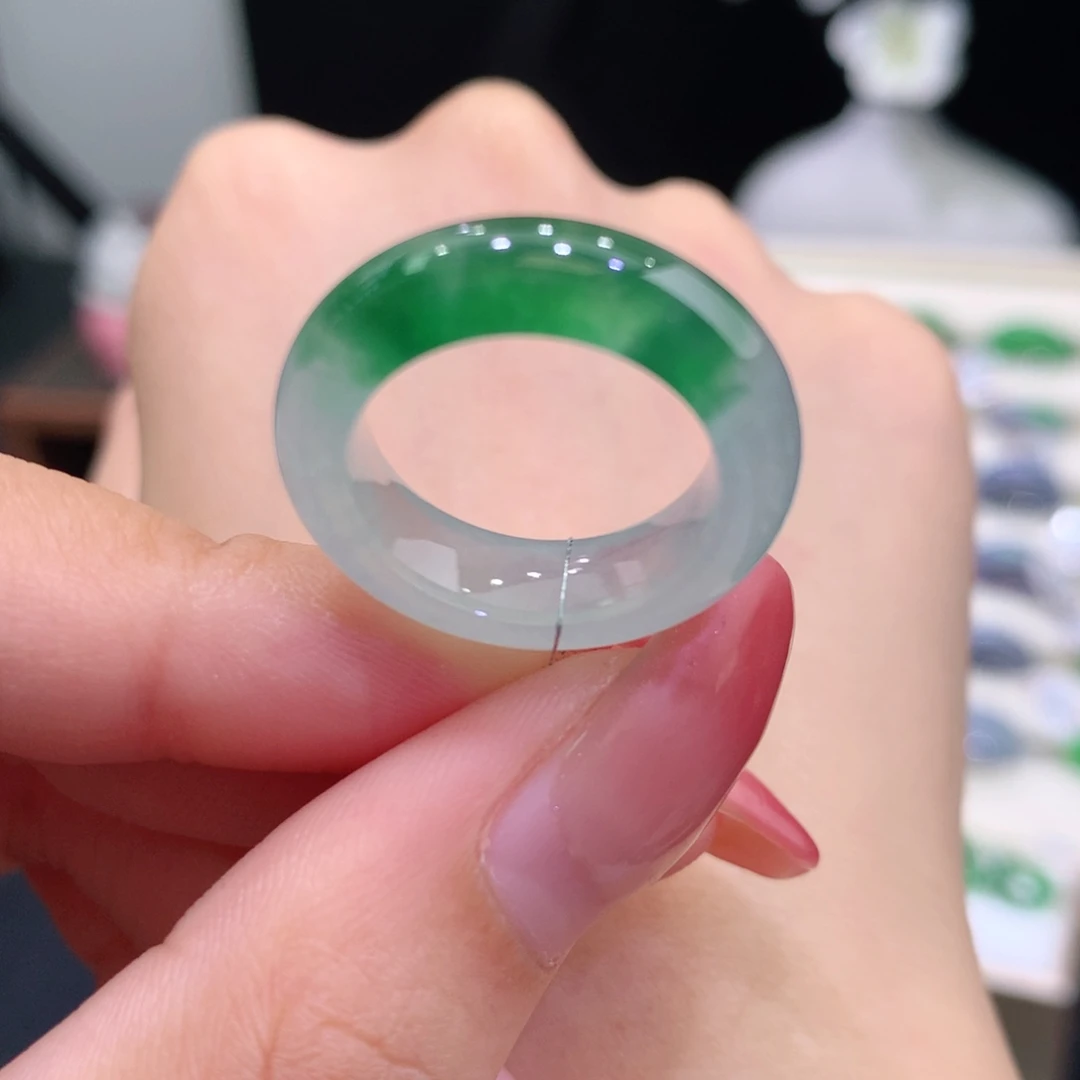 翡翠未镶嵌戒指翡翠