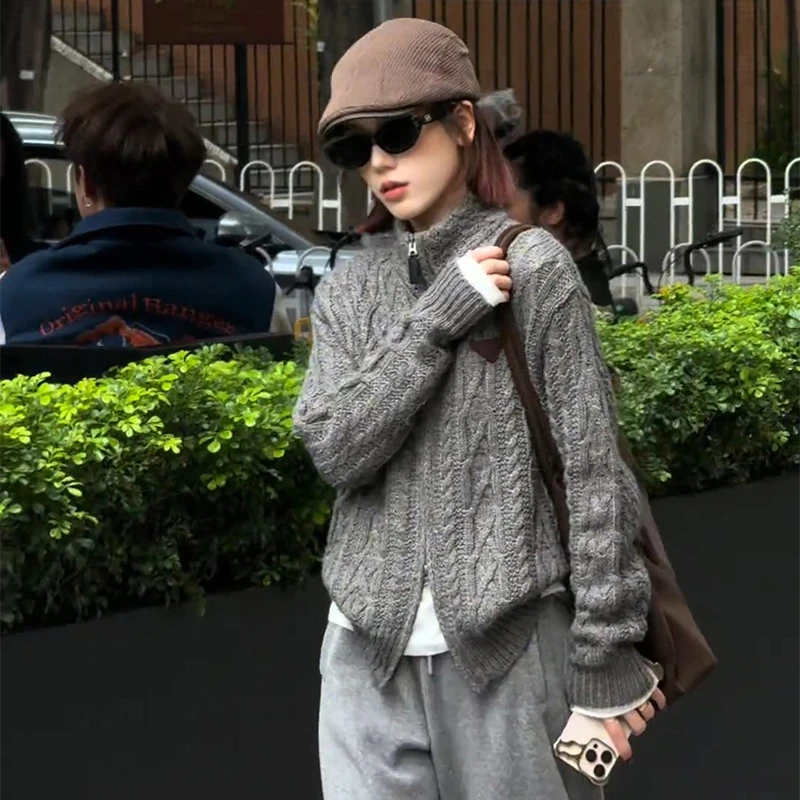 女秋装2025新款时尚复古休闲慵懒休闲立领纯色拉链长袖针织衫毛衣