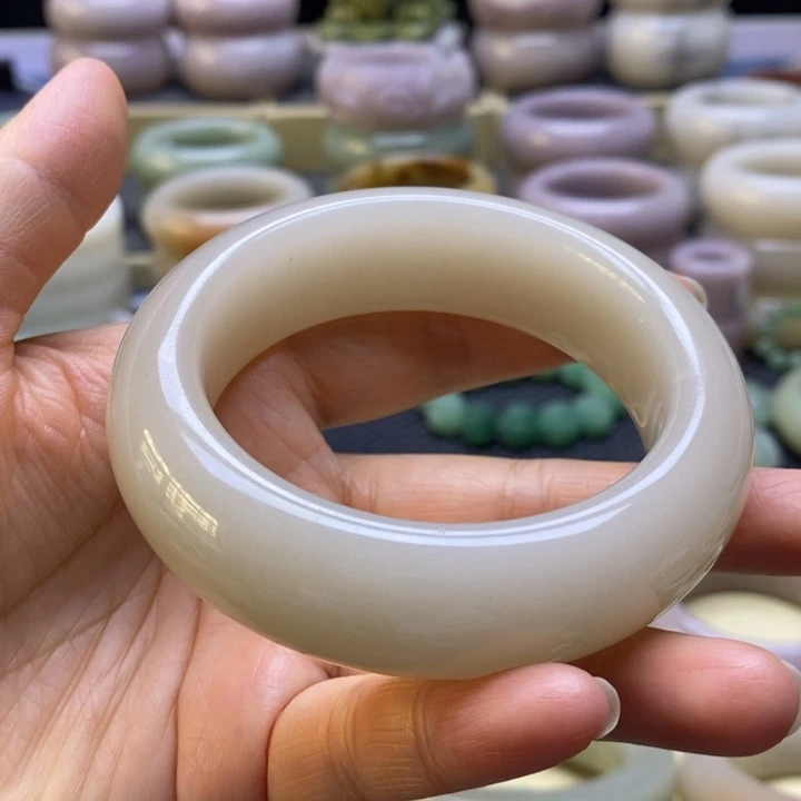 石英质玉未镶嵌手镯