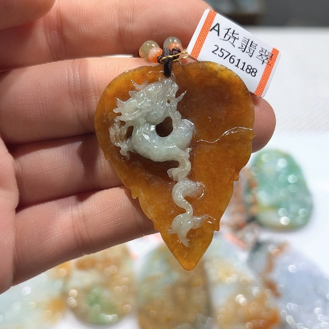 翡翠未镶嵌颈饰挂件