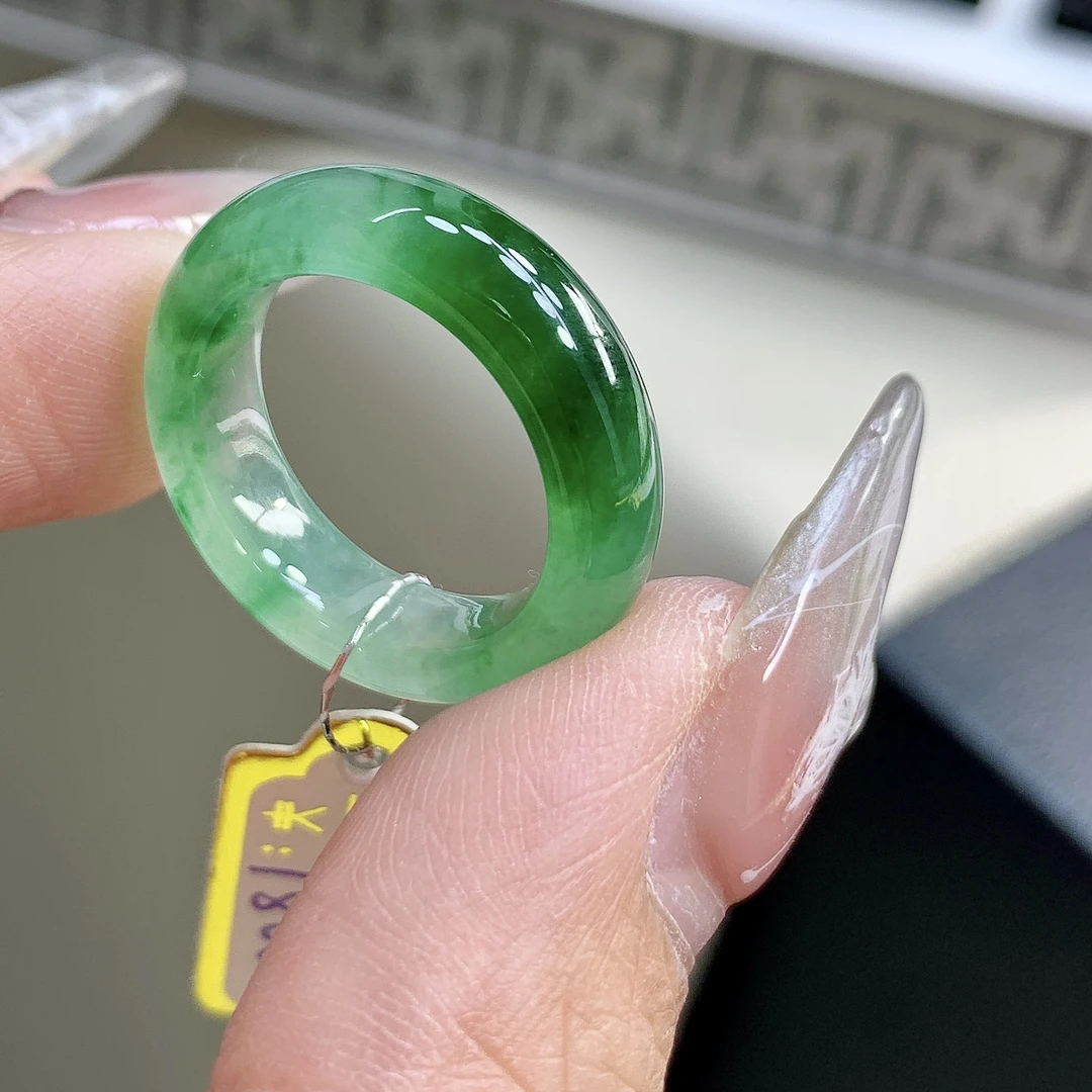 冰种缅甸翡翠玉戒指 13号 冰辣起光阳绿戒圈 尺寸16.5-6.2-4mm