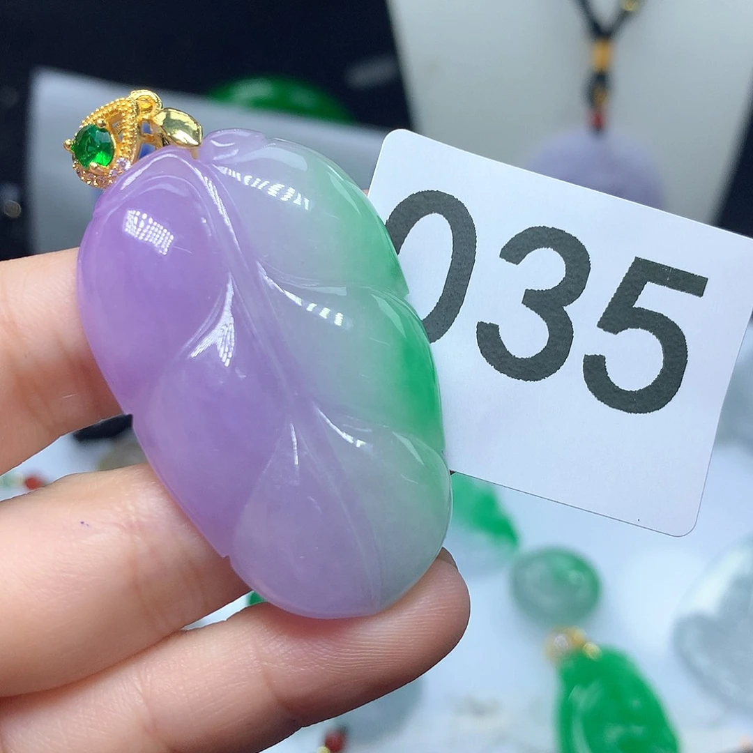 翡翠吊坠(赠链)未镶嵌