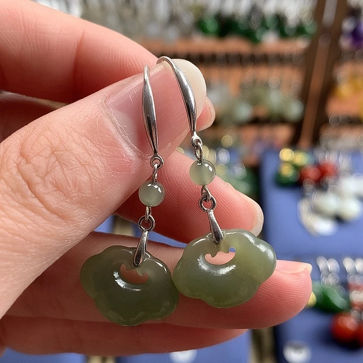 和田玉银S925镶嵌耳饰如意锁晴水绿