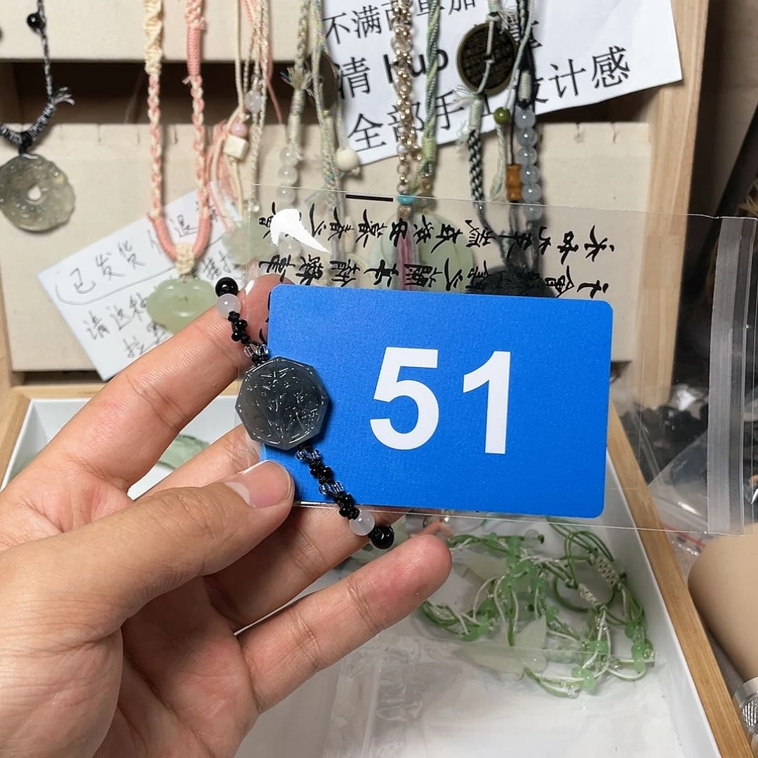 蛇纹石玉颈饰合金