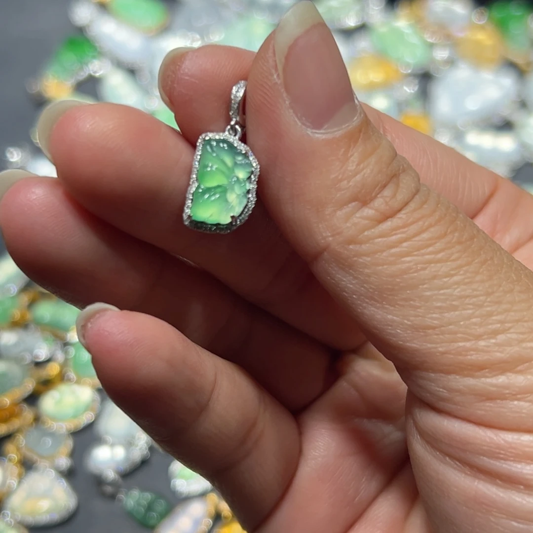 翡翠颈饰18K金镶嵌T*吊坠