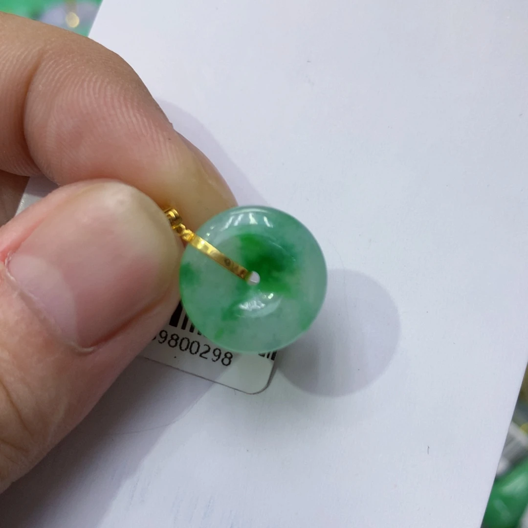 翡翠18K金镶嵌颈饰翡翠