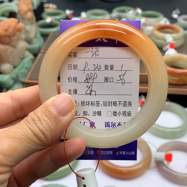 未镶嵌手镯石英质玉一****）