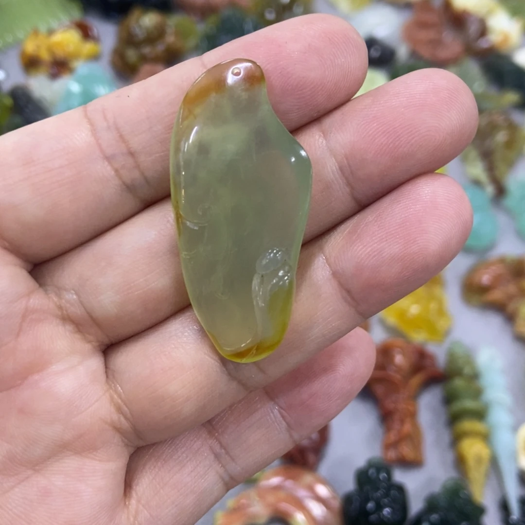 未镶嵌蛇纹石玉挂件