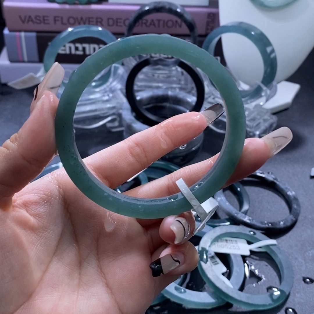 定制翡翠未镶嵌手镯