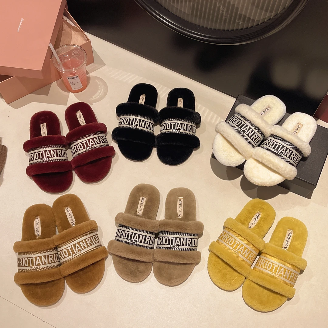 韩版刺绣时尚毛毛拖鞋女外穿2025年秋季新款平底小香风一字毛拖鞋