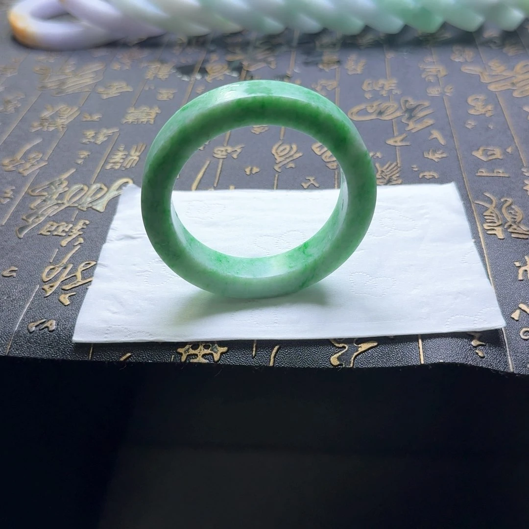 未镶嵌翡翠手镯定制翡翠
