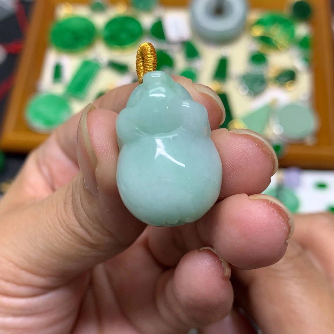 翡翠未镶嵌颈饰有纹裂