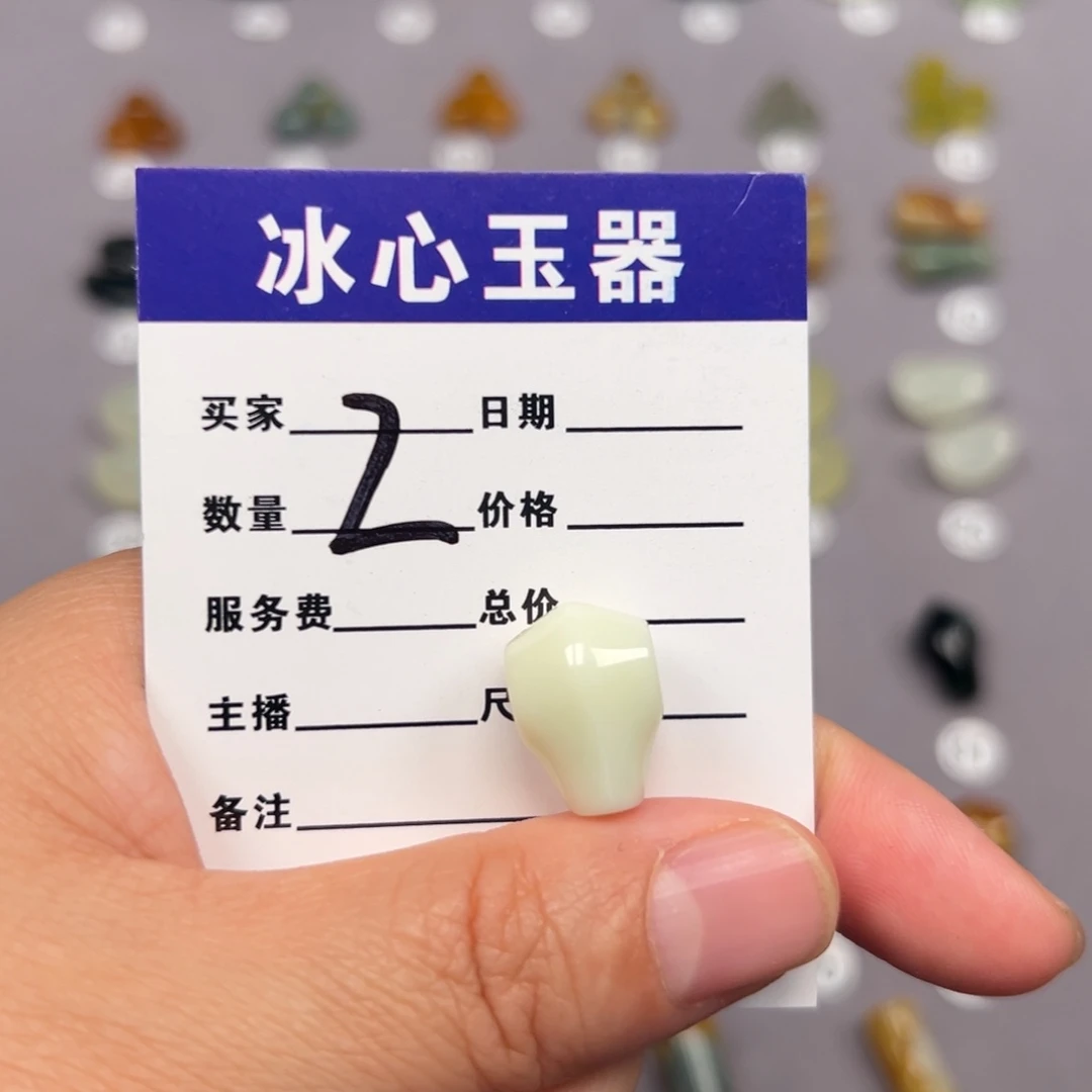 未镶嵌蛇纹石玉颈饰瑾*