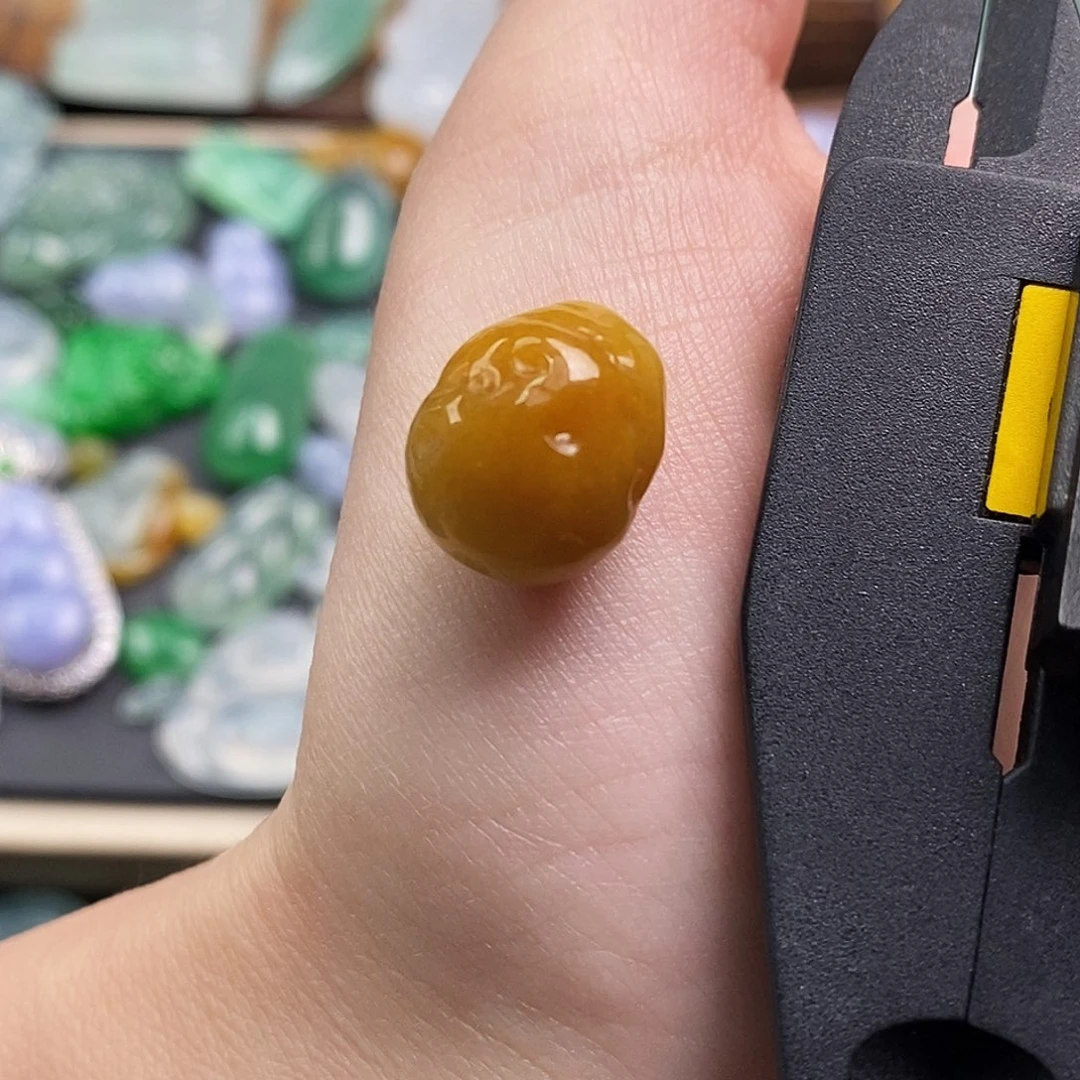 翡翠未镶嵌颈饰土豆