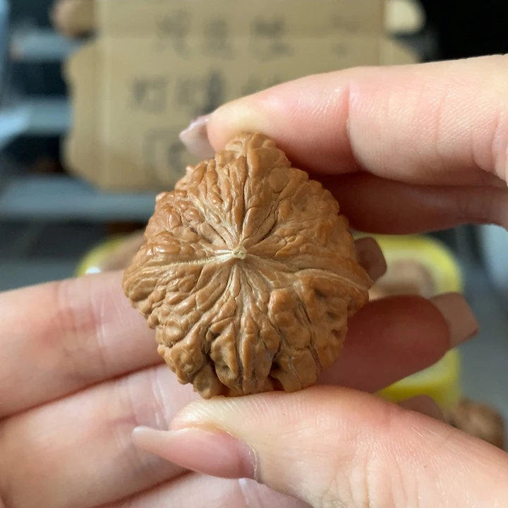 时***间吊坠文玩核桃异形单只，有瑕疵