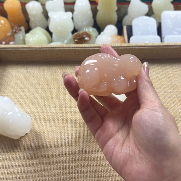 嘉***凝石材昆仑山脉粉色小兔