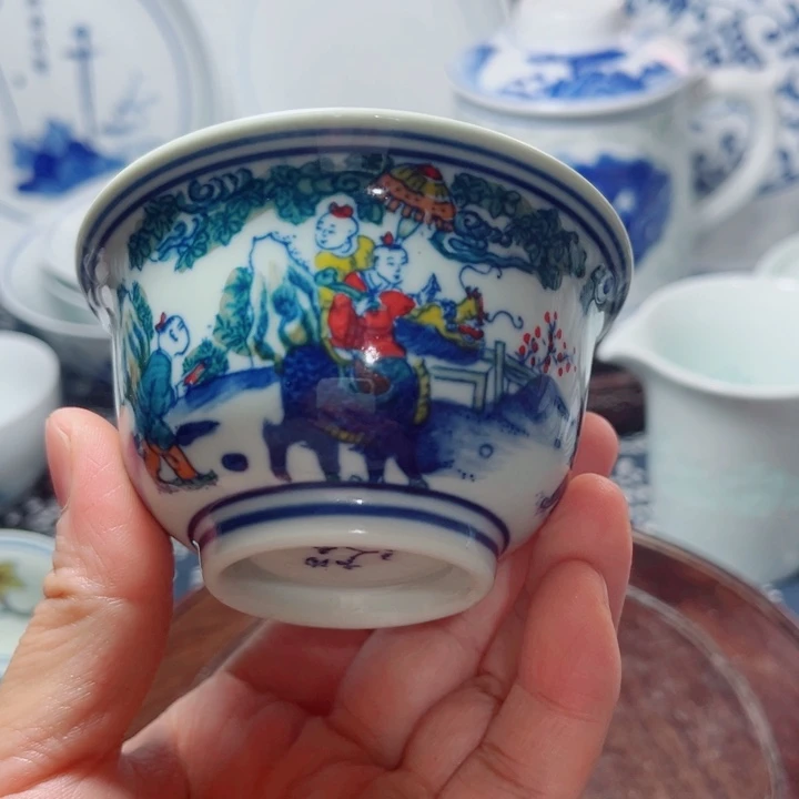 青花玲珑童子压手杯