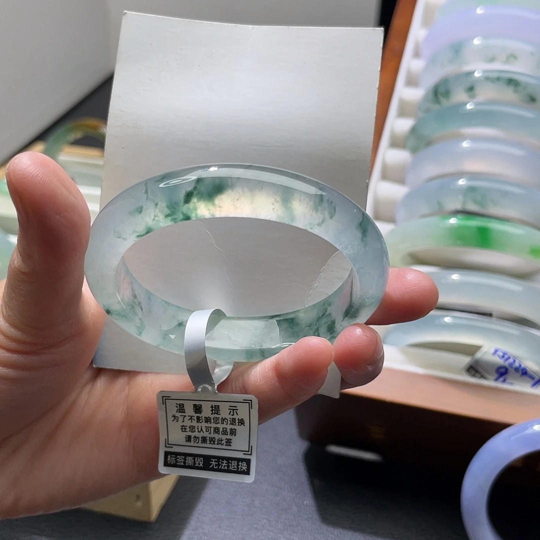 翡翠未镶嵌手镯51贵妃高冰飘花