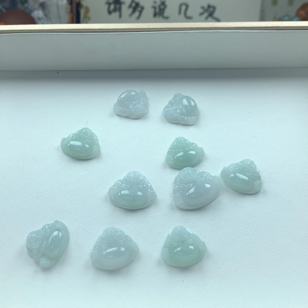 颈饰未镶嵌翡翠多样性发一件。