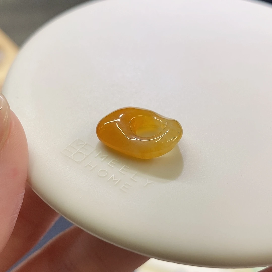 翡翠未镶嵌颈饰随行