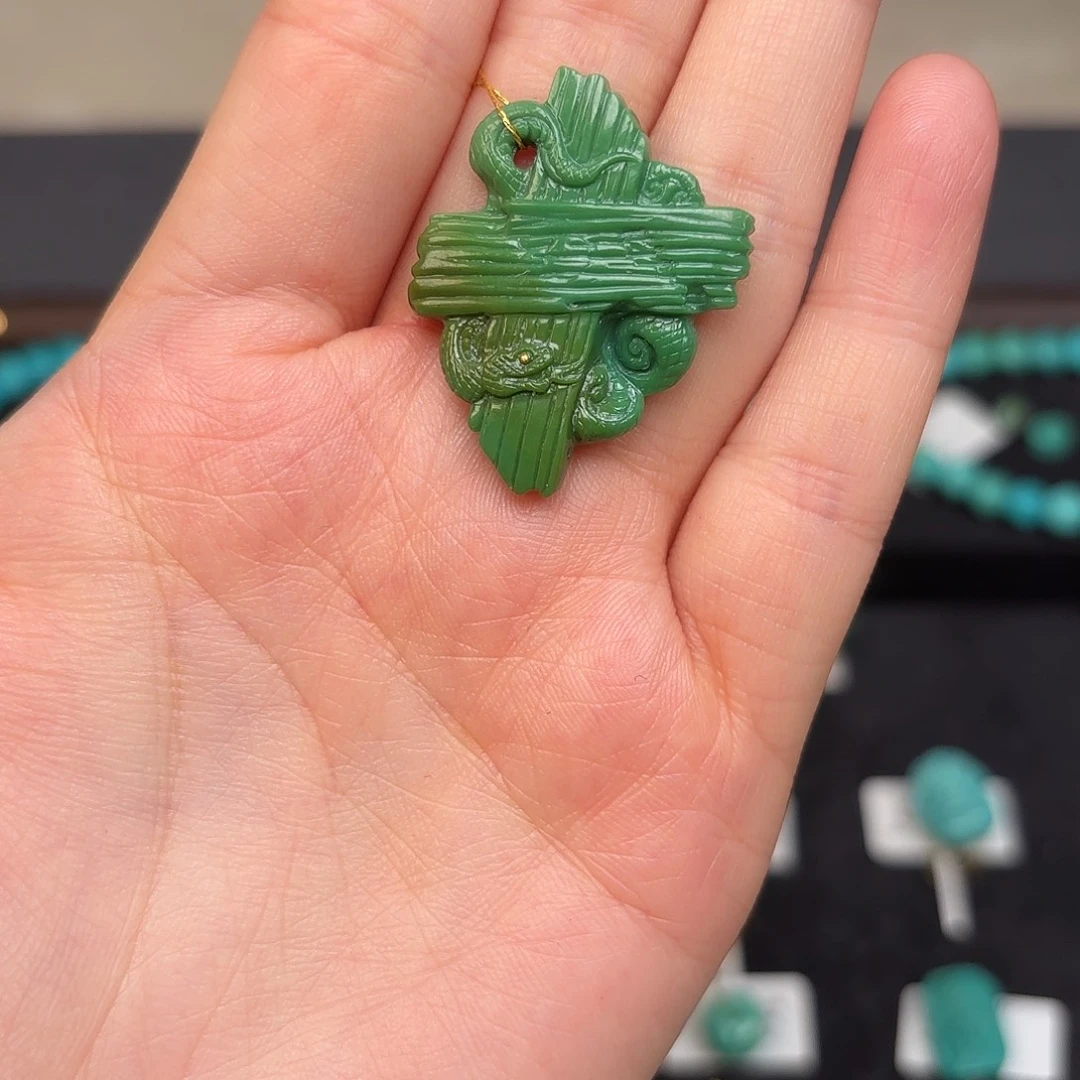 绿松石未镶嵌珠宝奇石33.3*27.6*5