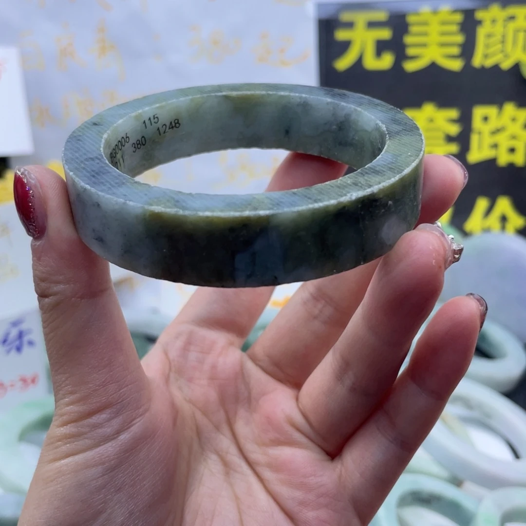 定制翡翠未镶嵌翡翠手镯定制