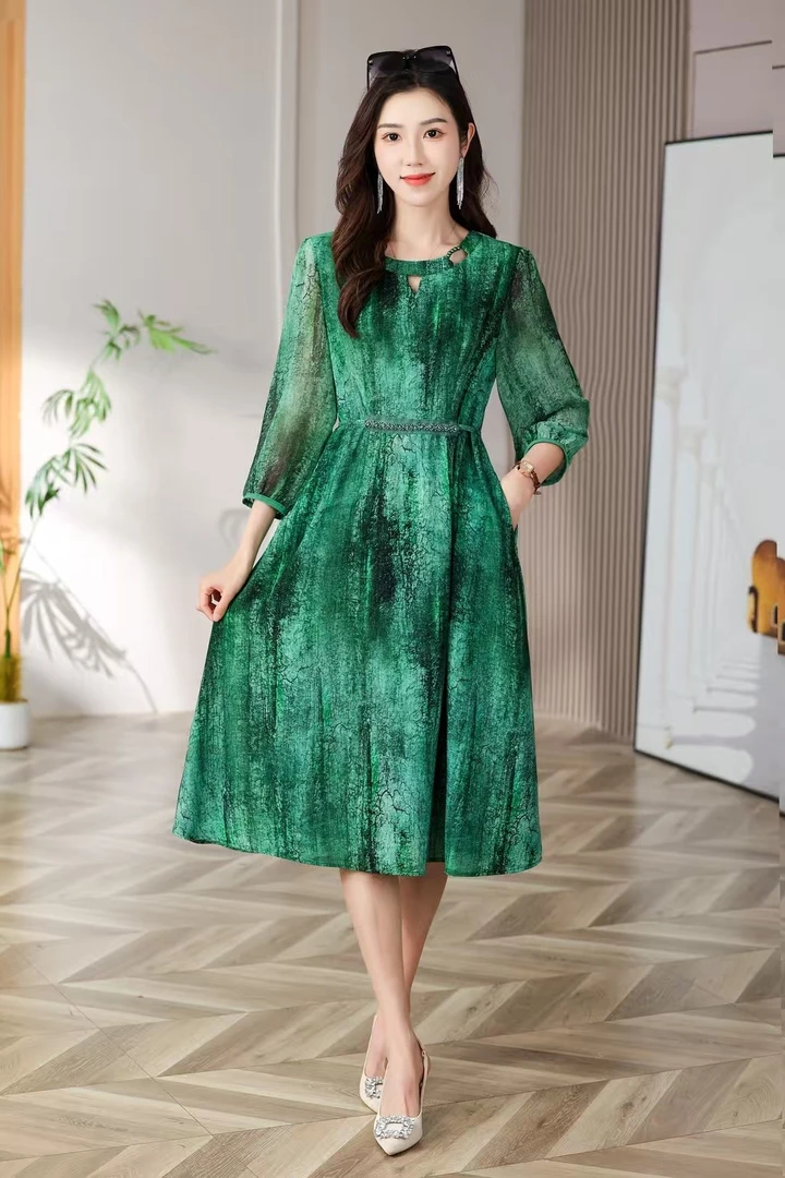 【小老弟】绿调时刻高级印花连衣裙时尚显瘦中长款裙子