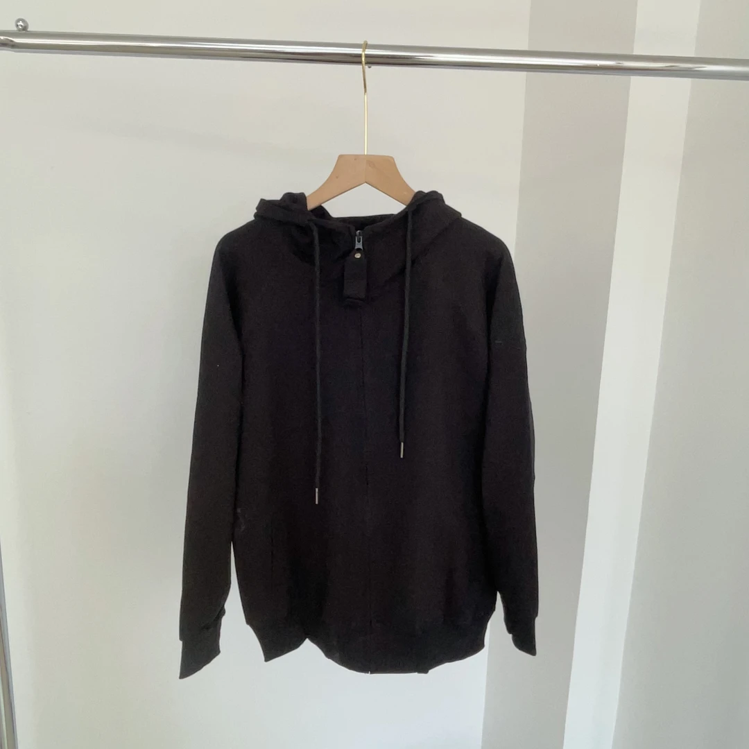 H211 黑色刺绣戴帽显瘦卫衣