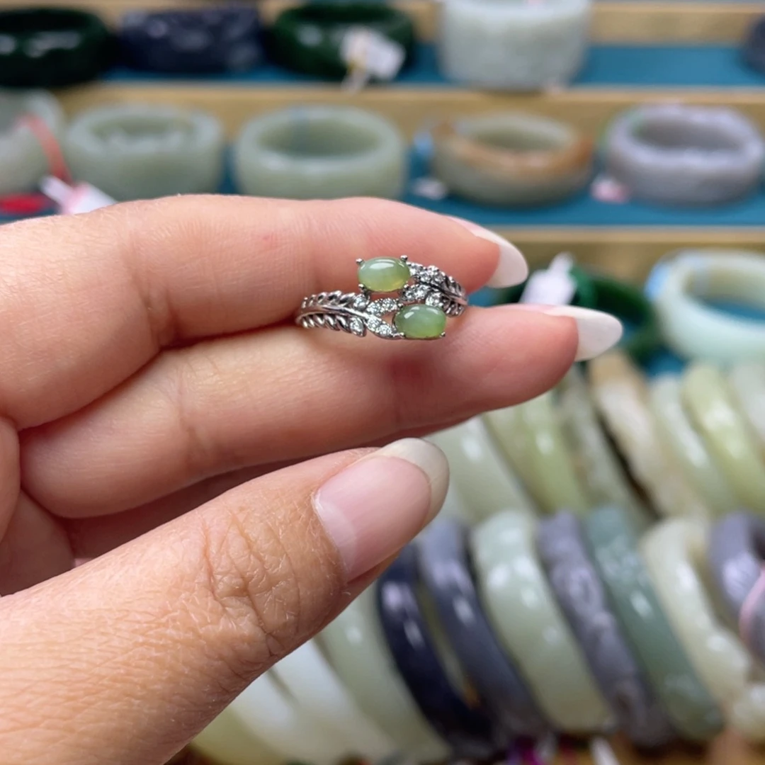 未镶嵌戒指和田玉